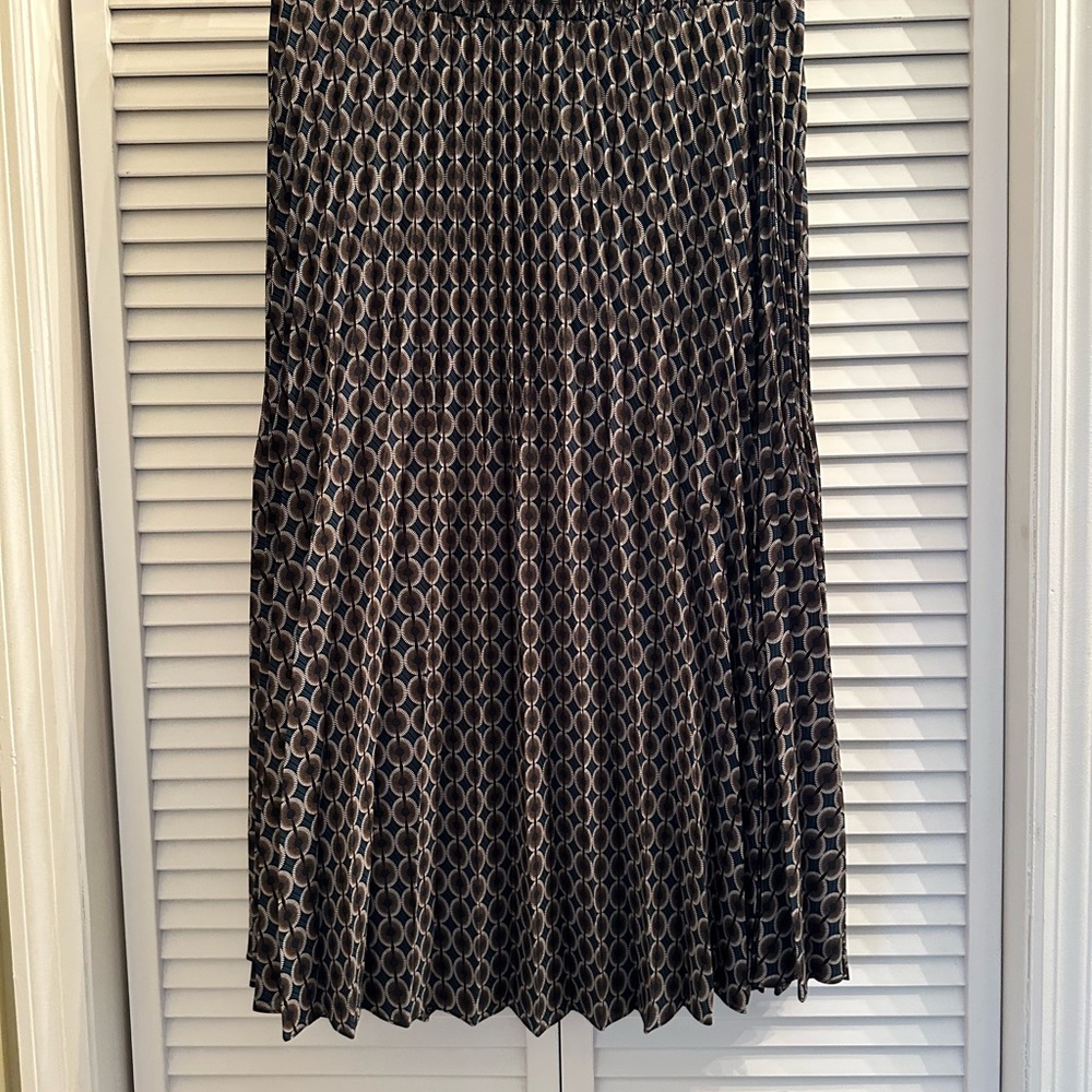Elegant Max Studio Green and Brown Patterned Skirt